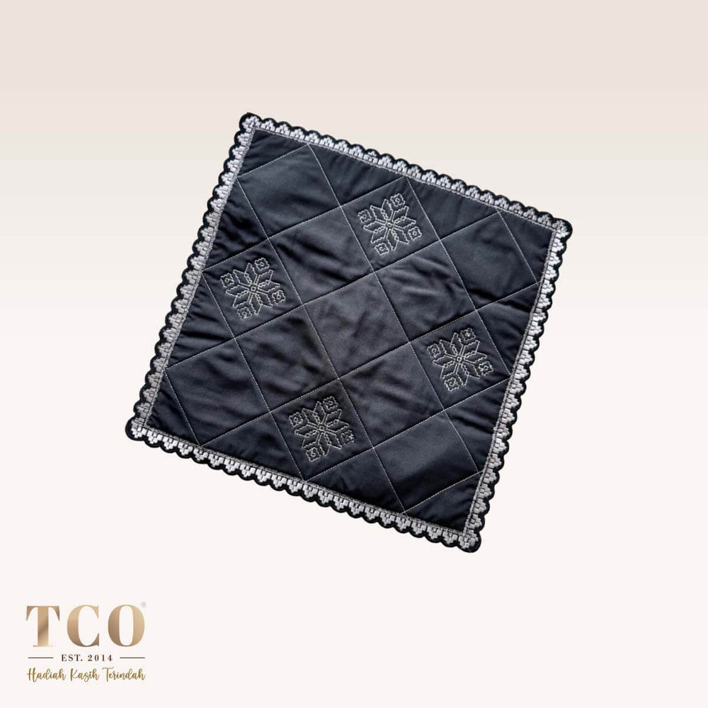 Tatreez Mini Sajaddah in Midnight Black