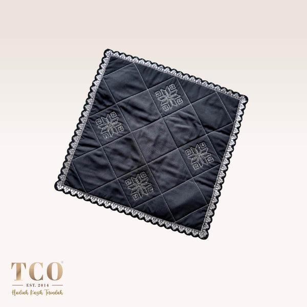 Tatreez Mini Sajaddah in Midnight Black