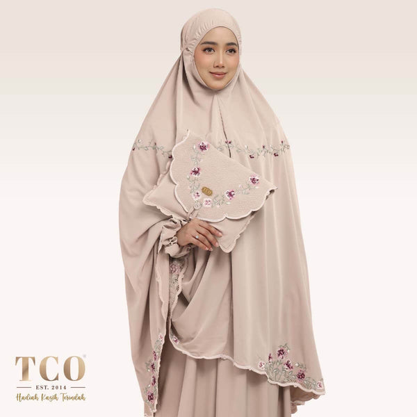 Telekung Mekar Luxe in Almondy Latte