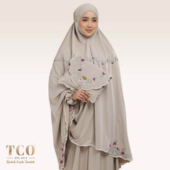 Telekung Mekar Luxe in Hazel Wood