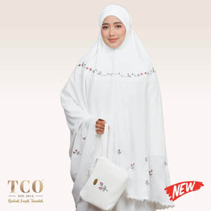 Telekung Nuur Petal in Off White Fuchsia