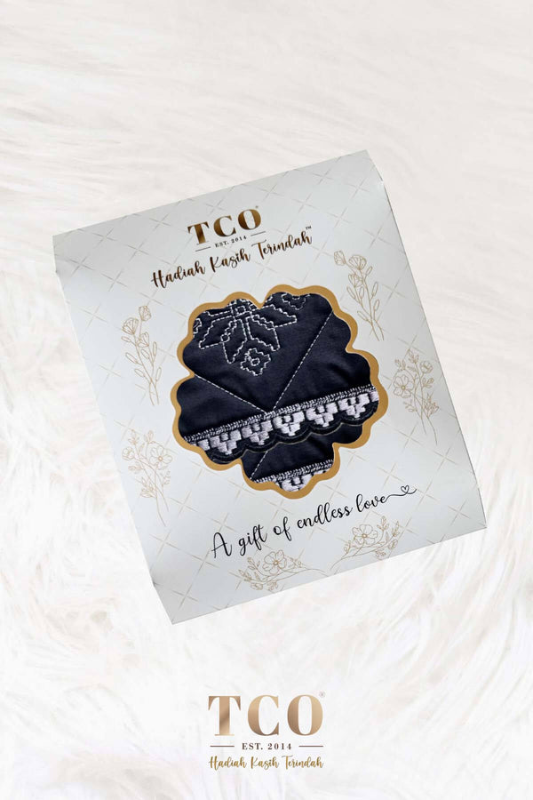 Tatreez Mini Sajaddah in Midnight Black