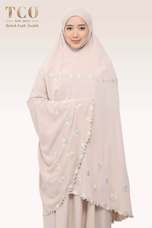 Telekung Daisy Luxe in Almondy Latte