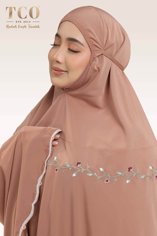 Telekung Mekar Luxe in Burnt Brick