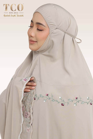 Telekung Mekar Luxe in Hazel Wood