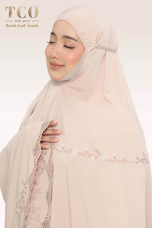 Telekung Windy Luxe in Almondy Latte