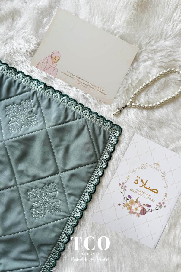 Tatreez Mini Sajaddah in Moss Sage