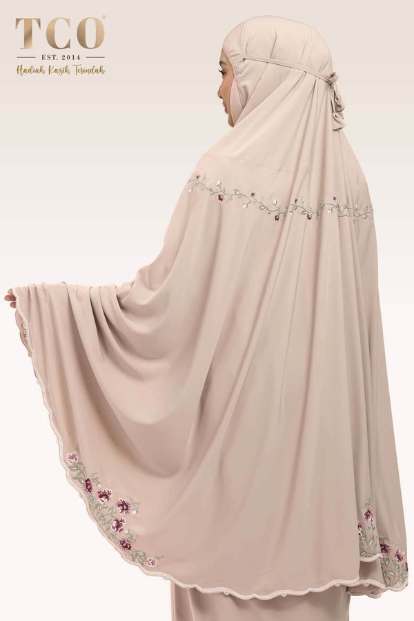 Telekung Mekar Luxe in Almondy Latte