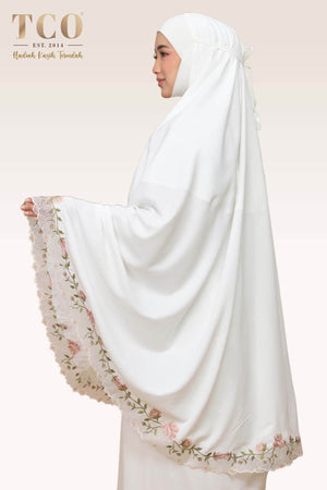 Telekung Nuur Rose in Off White Blush