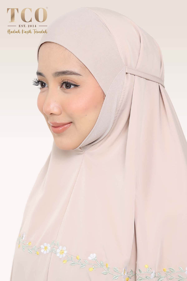 Telekung Daisy Luxe in Almondy Latte