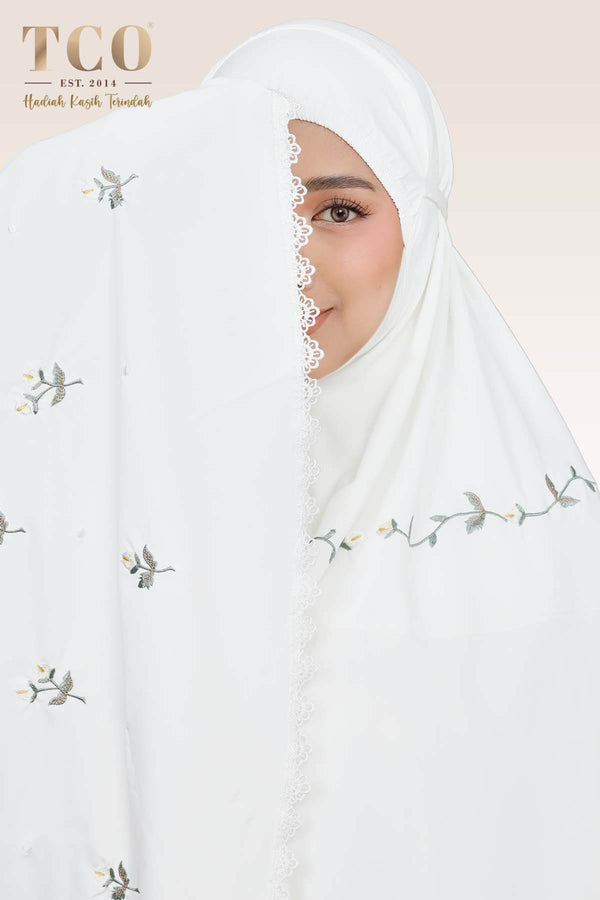Telekung Nuur Petal in Off White Vanilla