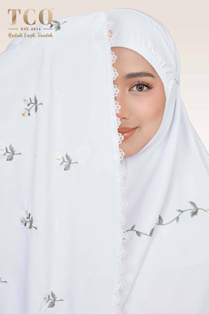 Telekung Nuur Petal in Snow White Vanilla