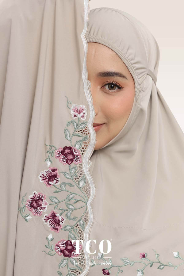 Telekung Mekar Luxe in Hazel Wood