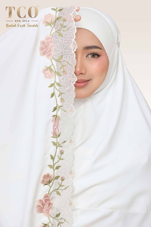 Telekung Nuur Rose in Off White Blush