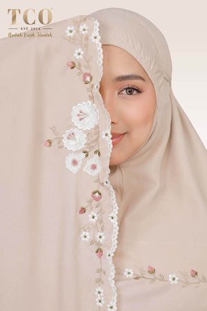 Telekung Pearl Yasmine in Sandy Latte