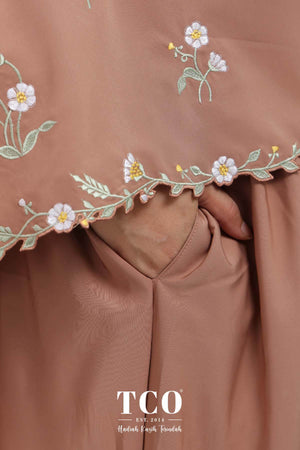 Telekung Daisy Luxe in Burnt Brick