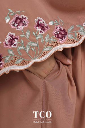 Telekung Mekar Luxe in Burnt Brick
