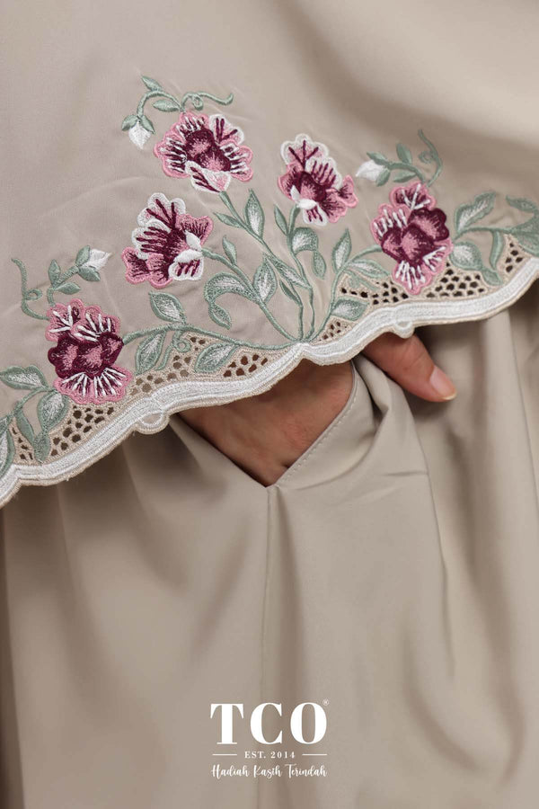 Telekung Mekar Luxe in Hazel Wood