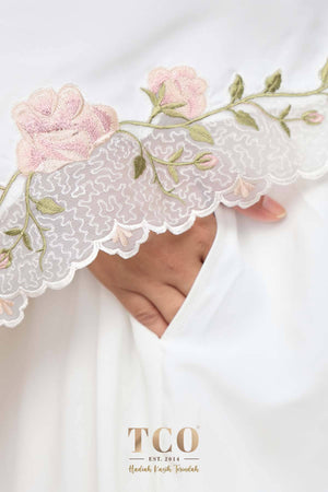 Telekung Nuur Rose in Off White Blush