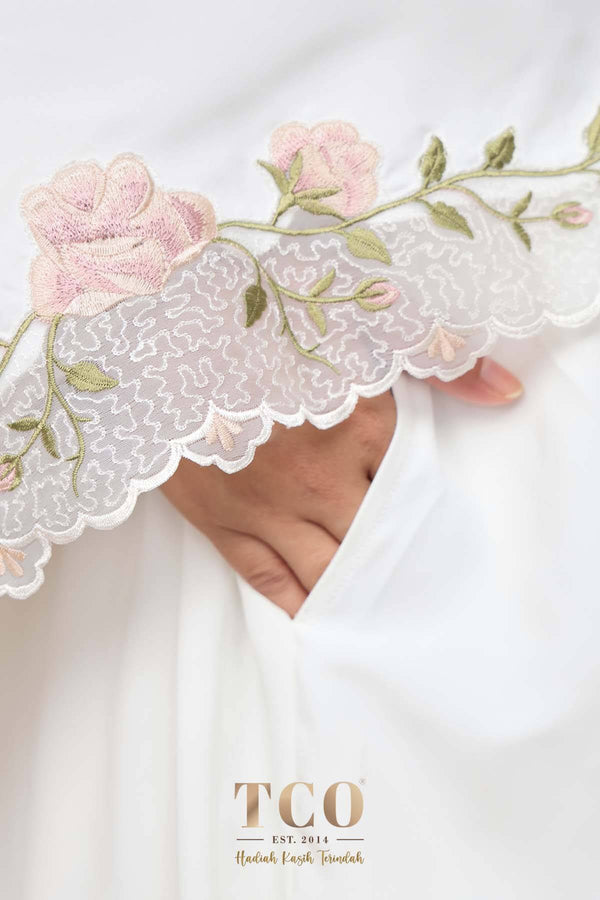 Telekung Nuur Rose in Off White Blush