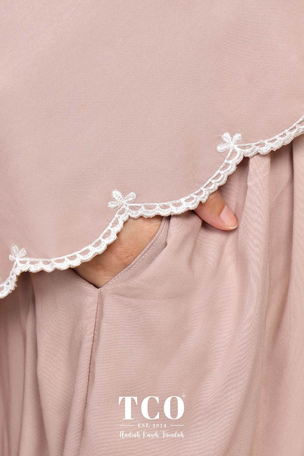 Telekung Pearl Ratna in Creamy Mocha