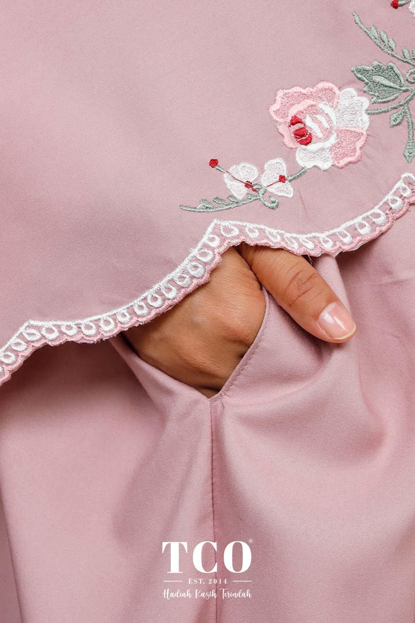 Telekung Pearl Rosabella in Plum Mauve