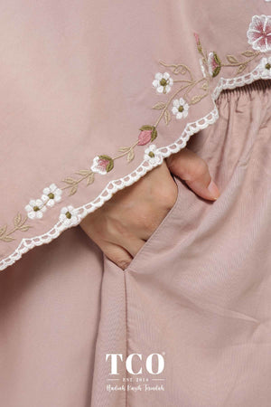 Telekung Pearl Yasmine in Creamy Mocha