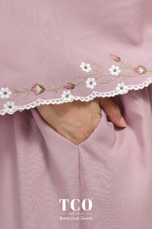 Telekung Pearl Yasmine in Plum Mauve