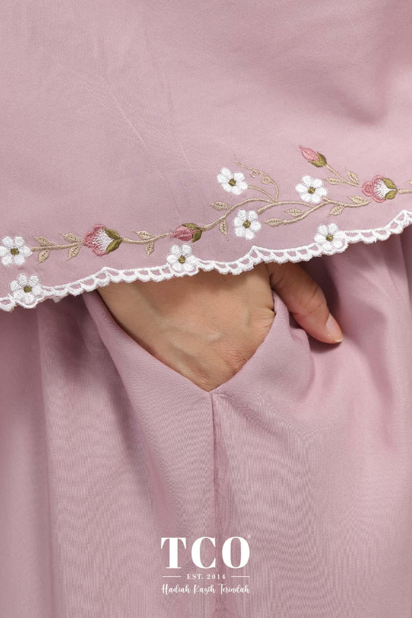 Telekung Pearl Yasmine in Plum Mauve