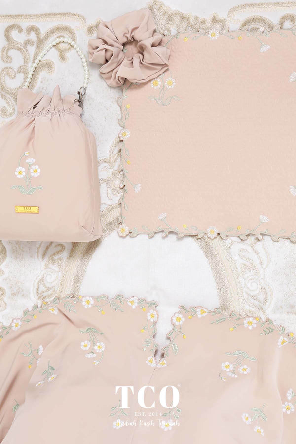 Telekung Daisy Luxe in Almondy Latte