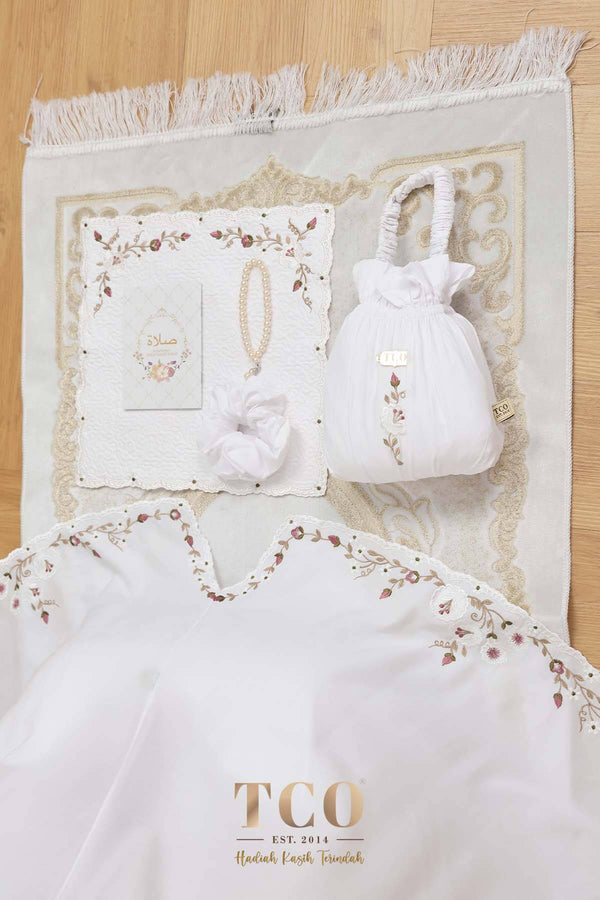 Telekung Pearl Yasmine in Snow White